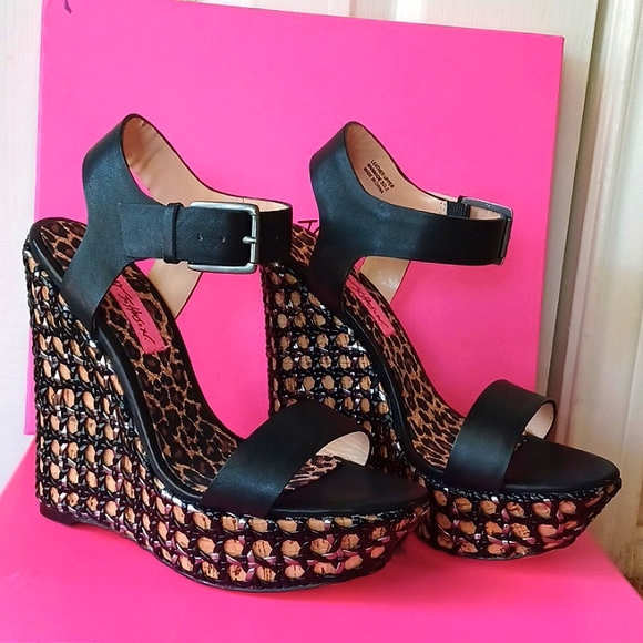 NEW IN BOX Betsey Johnson Lattice Cork Wedges Size 6.5 2011 - Picture 4 of 9